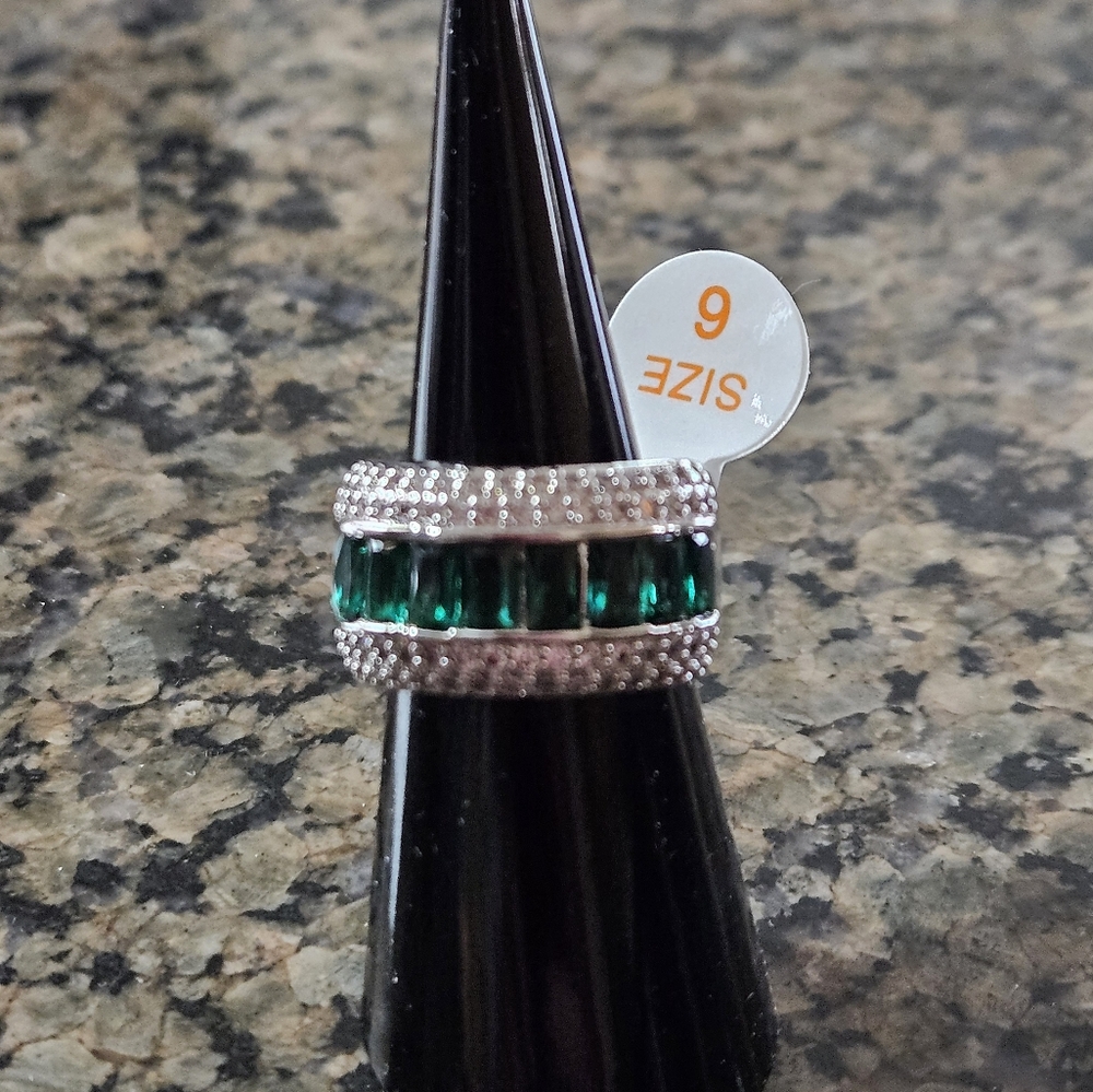 Bomb Party RG38698 "Shimmering Waves" Emerald May Birthday Sz 6